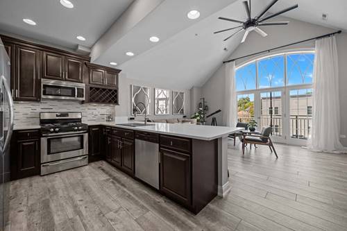 450 S 1st Unit 404, St. Charles, IL 60174