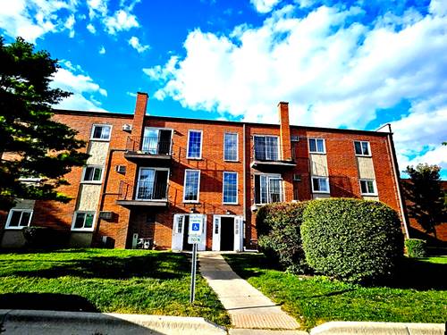 125 W Elk Unit 124, Carol Stream, IL 60188