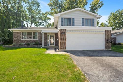 3011 Scenicwood, Woodridge, IL 60517