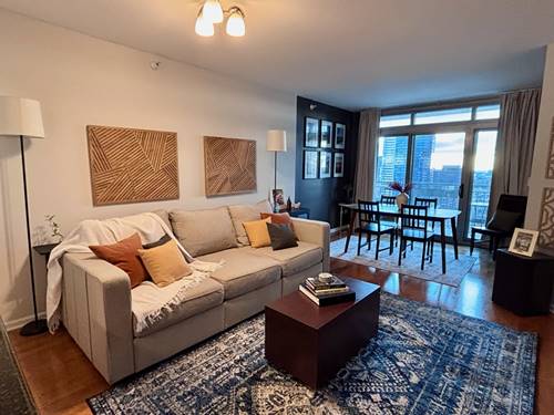 125 S Jefferson, Chicago, IL 60661