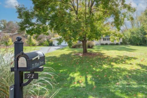 71 Flint, Barrington, IL 60010