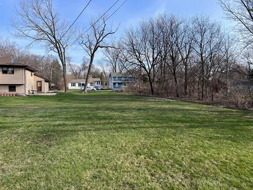 809 Menominee, Lake In The Hills, IL 60156