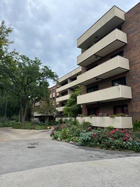 9244 Gross Point Unit 103, Skokie, IL 60077