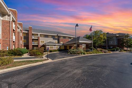 801 N Mclean Unit 220, Elgin, IL 60123