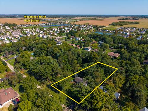 908 Hickory, Woodstock, IL 60098