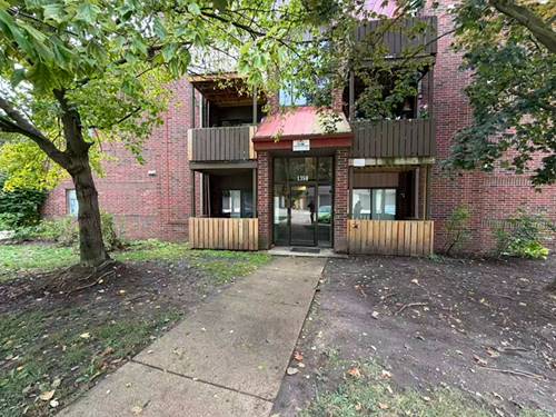 1350 Brook Unit L, St. Charles, IL 60174