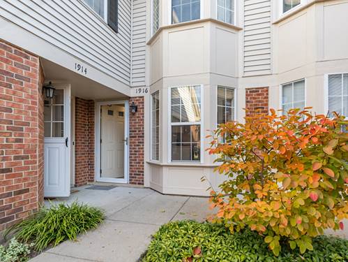 1916 Quaker Hollow, Streamwood, IL 60107