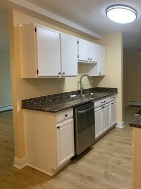 1813 Hemlock Unit 107, Schaumburg, IL 60173