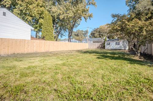 835 N Bennett, Geneva, IL 60134