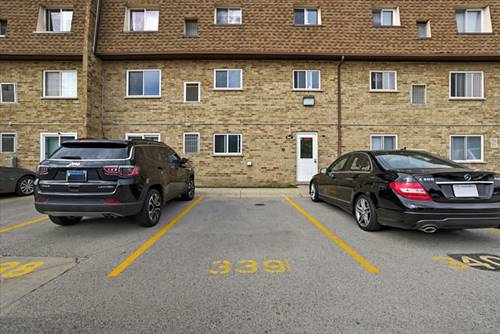 9427 Bay Colony Unit 2S, Des Plaines, IL 60016