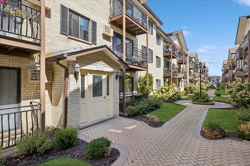 5143 N East River Unit 152B, Chicago, IL 60656