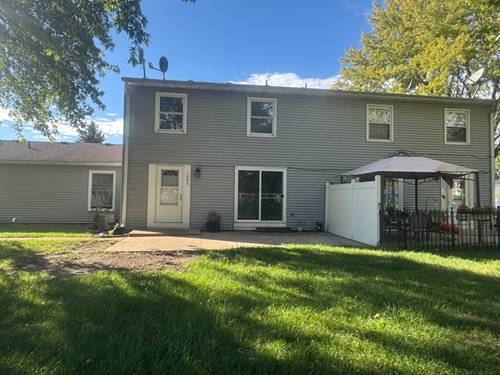 1606 E Stonehenge Unit 14-B, Sycamore, IL 60178