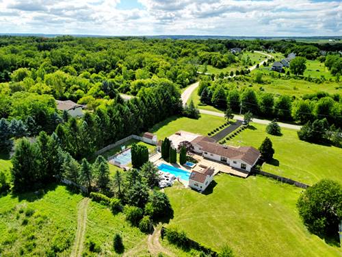 704 N Rose Farm, Woodstock, IL 60098