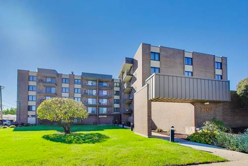 7707 W Irving Park Unit 303, Chicago, IL 60634