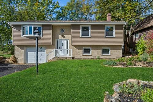 18 Greenview, Oakwood Hills, IL 60013