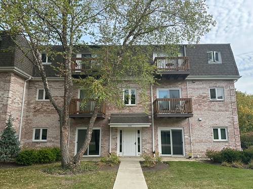 131 E Winchester Unit A, Libertyville, IL 60048