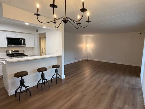 201 E Janata Unit 1A, Lombard, IL 60148