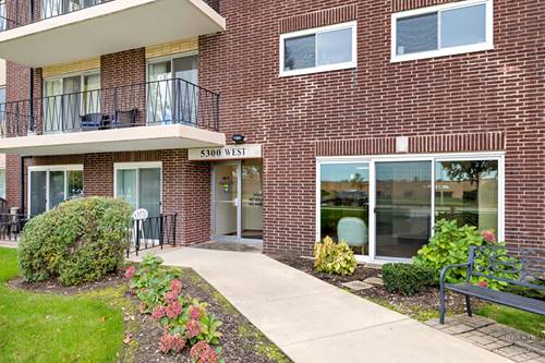5300 Walnut Unit 12B, Downers Grove, IL 60515