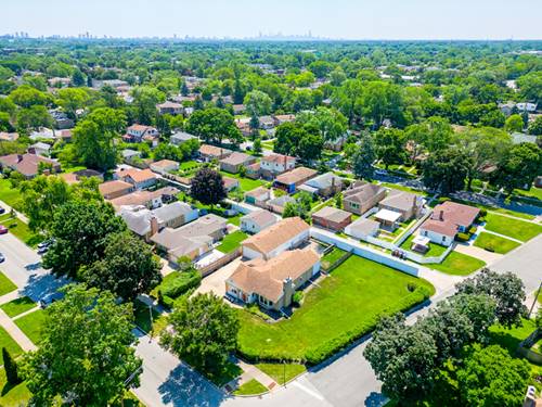 5261 Mulford, Skokie, IL 60077