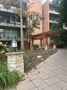 5900 Oakwood Unit 1L, Lisle, IL 60532