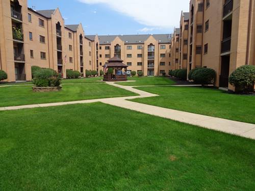 7400 W Lawrence Unit 229, Harwood Heights, IL 60706