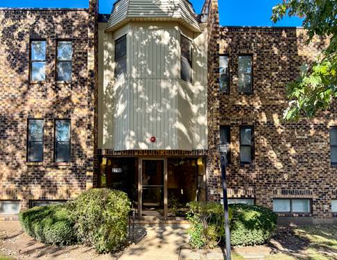 2208 Country Club Unit 2, Woodridge, IL 60517