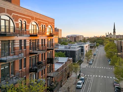 1355 W Washington Unit 4D, Chicago, IL 60607