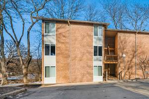 5811 Oakwood Unit C, Lisle, IL 60532