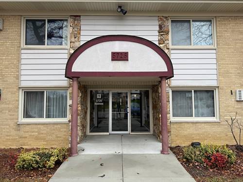 5725 Holmes Unit 15, Clarendon Hills, IL 60514