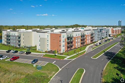 18W070 Royce Unit 361, Oakbrook Terrace, IL 60181