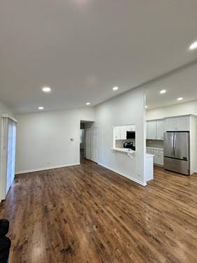 1944 Navarone, Naperville, IL 60565