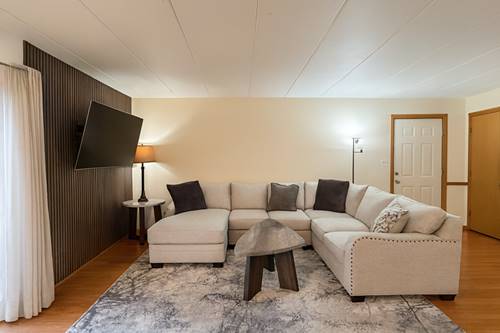 9250 Beloit Unit 104, Bridgeview, IL 60455