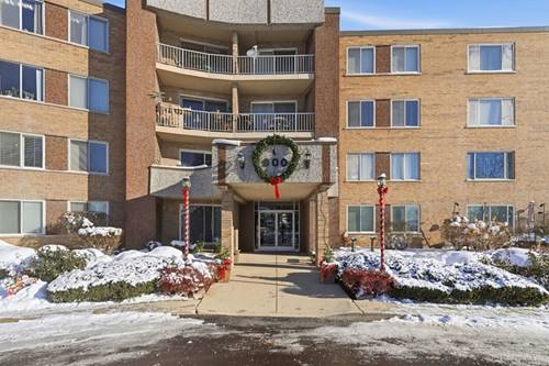 900 E Wilmette Unit 220, Palatine, IL 60074