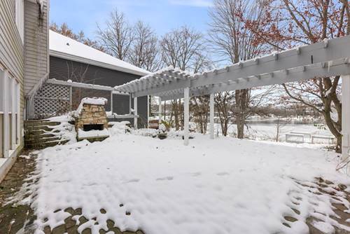 338 Hiawatha, Lake In The Hills, IL 60156