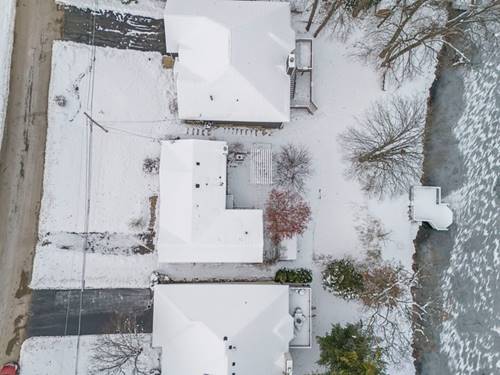 338 Hiawatha, Lake In The Hills, IL 60156