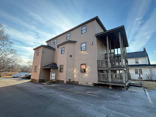 528 College, Dekalb, IL 60115