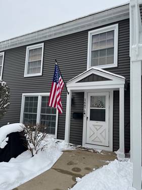 1687 Williamsburg Unit B, Wheaton, IL 60189