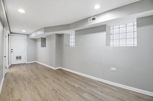 4245 W Monroe, Chicago, IL 60624