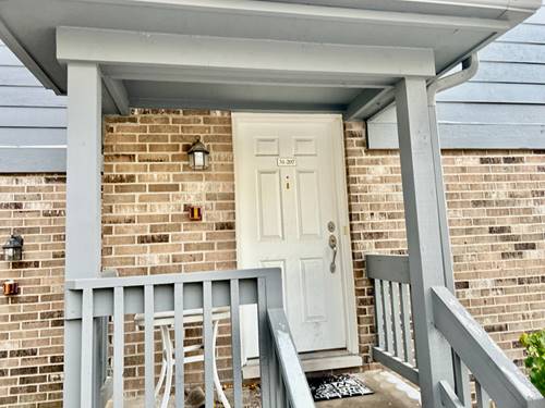 31 Foxcroft Unit 207, Naperville, IL 60565