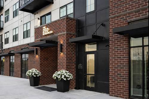 250 Mchenry Unit C1, Buffalo Grove, IL 60089