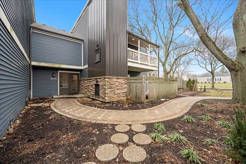 1533 S County Farm Unit 1-4, Wheaton, IL 60189