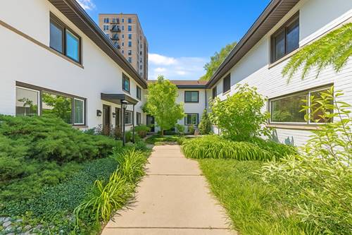 419 W Briar Unit B, Chicago, IL 60657