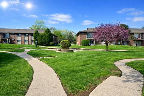 2300 Old Tavern Unit 205, Lisle, IL 60532