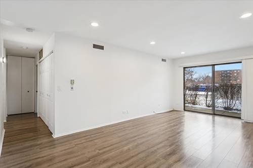 720 Wellington Unit 113, Elk Grove Village, IL 60007