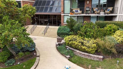 2 S Atrium Unit 203, Elmhurst, IL 60126