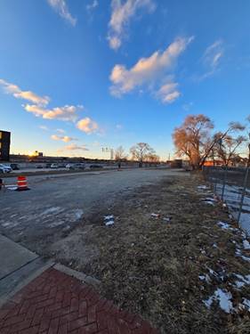999 Cass, Joliet, IL 60432