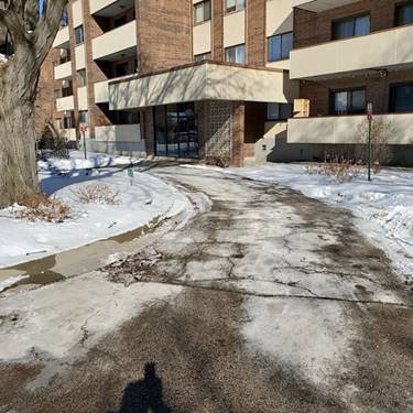 9242 Gross Point Unit 107, Skokie, IL 60077