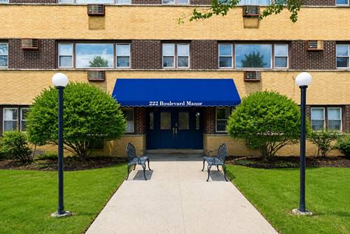 222 Washington Unit 105, Oak Park, IL 60302