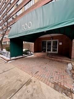 700 W Bittersweet Unit 210, Chicago, IL 60613