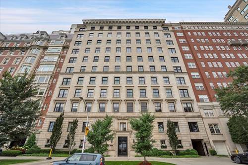 229 E Lake Shore Unit 10E, Chicago, IL 60611